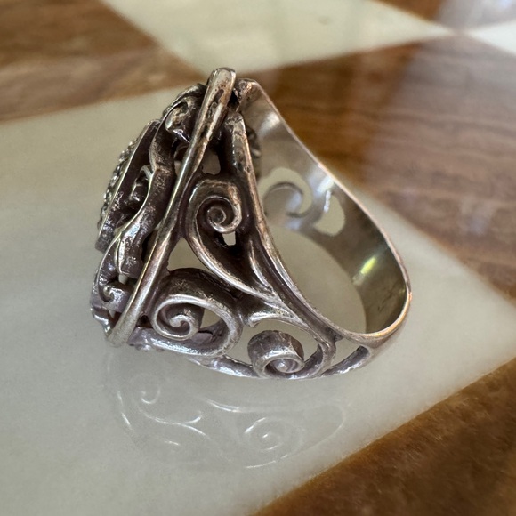 Brighton, scrolled heart ring - Picture 3 of 4